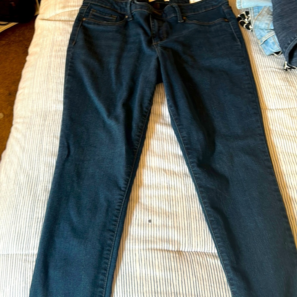Woman’s skinny jeans